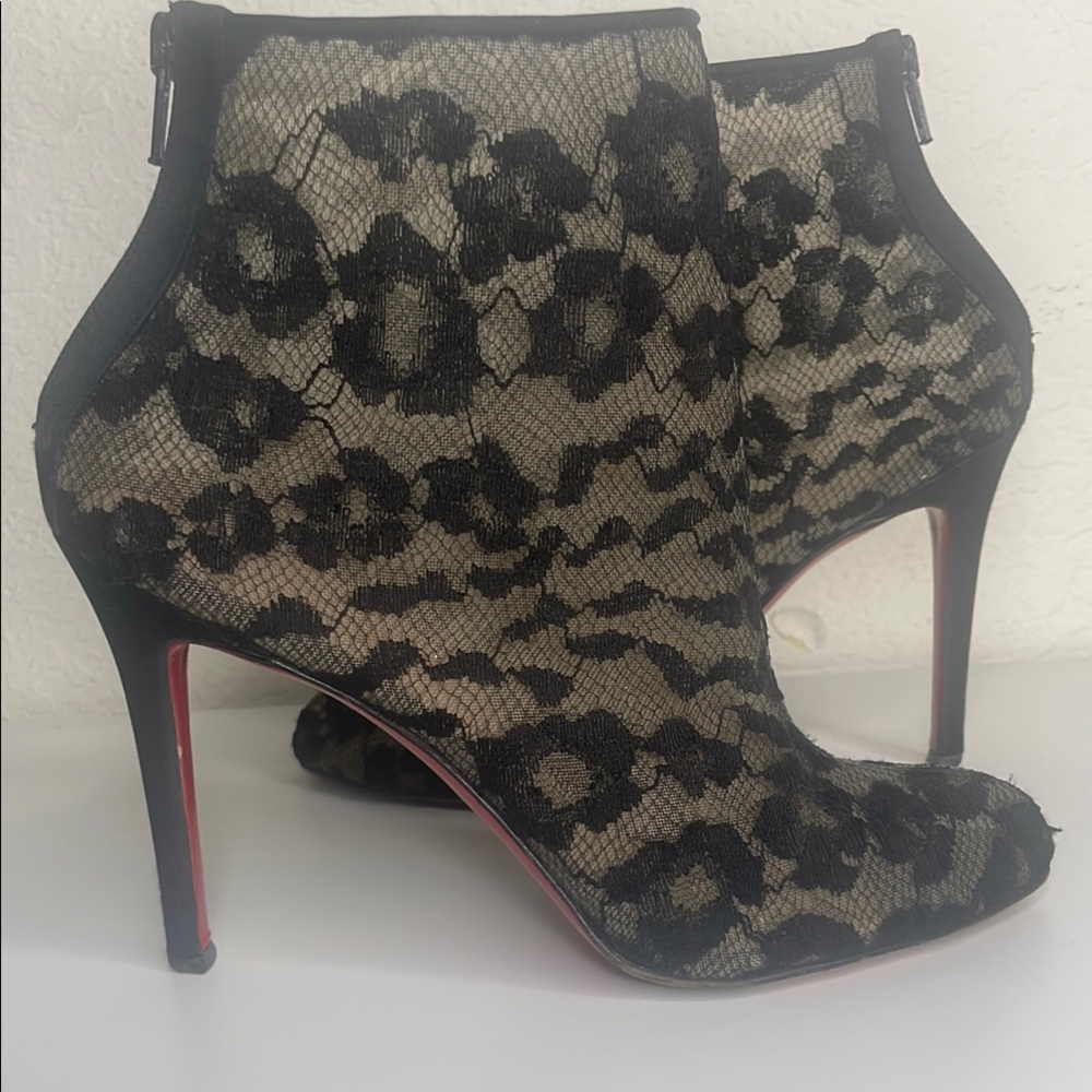 Authentic Christian Louboutin Lace animal print booties black size 39